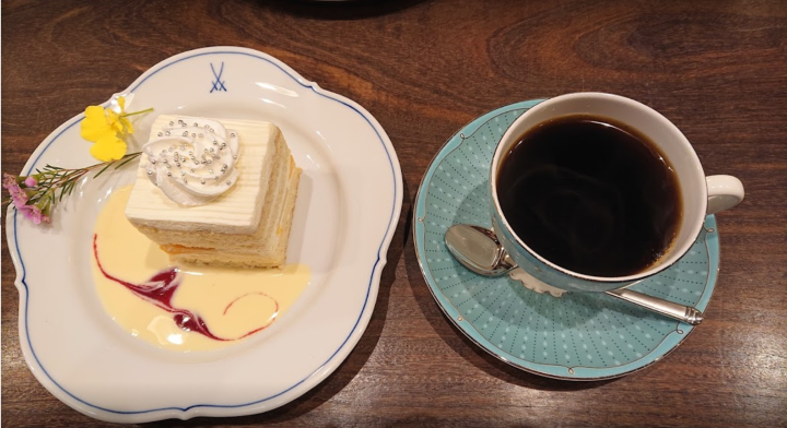 珈琲の香のケーキとコーヒー