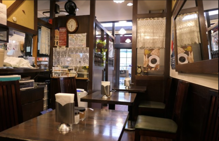 ドリヤン洋菓子店の喫茶室