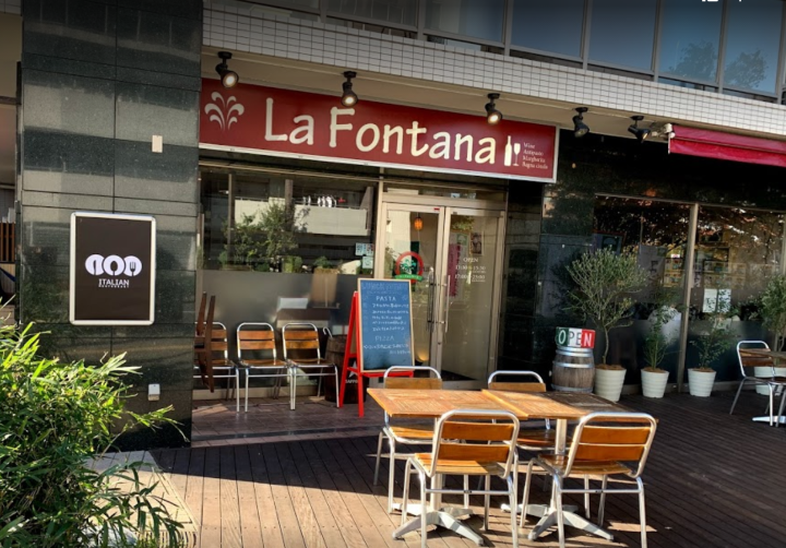 花小金井駅にあるイタリア料理店ラフォンターナの外観