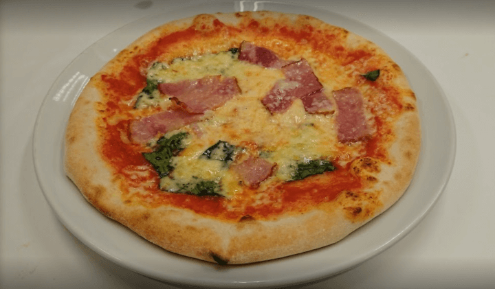 一橋学園駅が最寄りのイタリア料理店ヴォーノ・イタリア小平店のピザ1