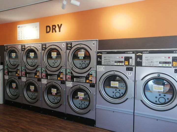 一橋学園駅にあるコインランドリーWash!Laundry＆Cafe小平学園西町店のドラム式洗濯機